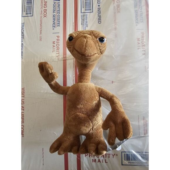 + ET the Extra-Terrestrial Plush 8 Inches Universal Studios Toy Factory - Picture 1 of 9